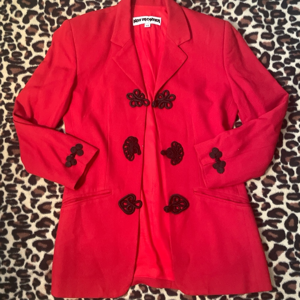 Vibrant Red Blazer with Classic Lapel and Tailored Fit